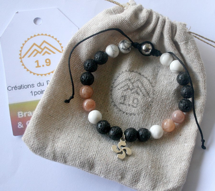Bracelet macramé sur mesure orange, noir et blanc en pierre de lave, pierre de soleil et howlite blanche