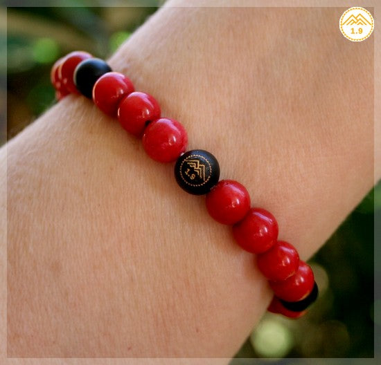 Bracelet personnalisé enfant corail rouge pierres onyx noir lithotherapie 1.9