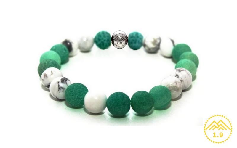 Bracelet femme Perles Agate givrée verte Howlite blanche Perle acier argenté gravée 1.9
