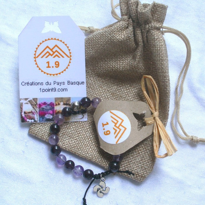 Cadeau Bracelet Shamballa perles améthyste avec croix basque personnalisé sur mesure de la marque 1.9, spécialiste en lithotherapie