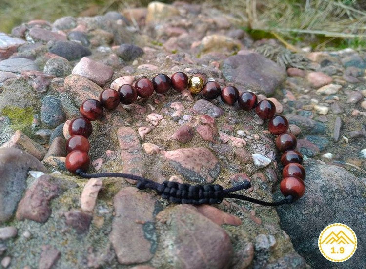 Bracelet shamballa mala tibétain et pierres naturelles Oeil de taureau (oeil de tigre rouge) sur cordon noir