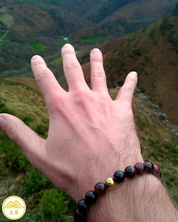 Bracelet urban chic oeil de tigre rouge naturelle force courage ancrage en macramé et perle acier doré pour homme & femme