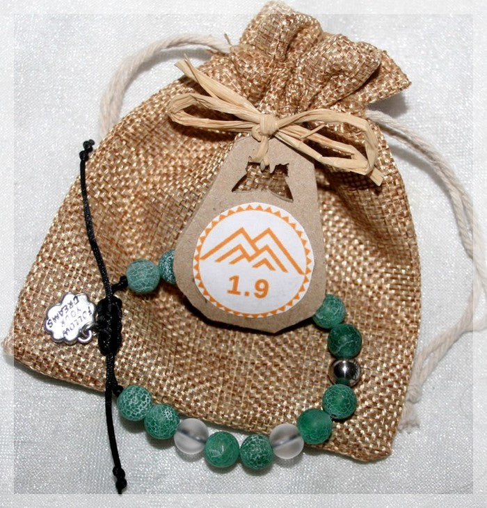cadeau bracelet shamballa enfant lithotherapie pierres vertes et medaille follow-your-dreams