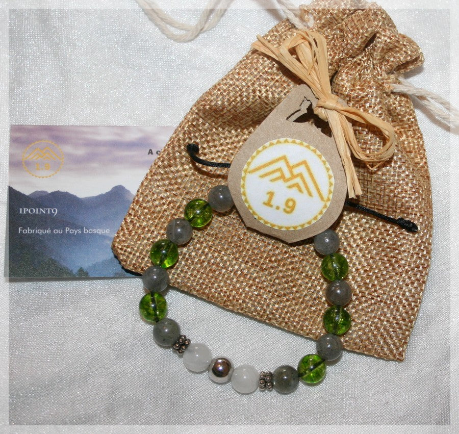 cadeau personnalisé fête des mères bijou bracelet lithothérapie perles vertes et blanches 1.9