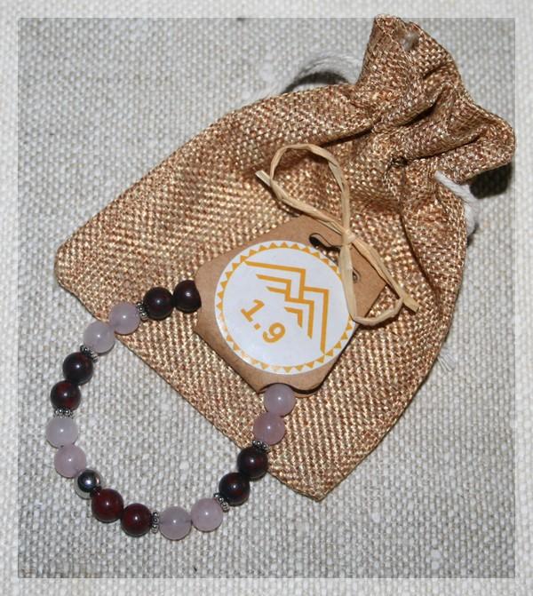 Idee cadeau bijou femme : Bracelet sur mesure pierres naturelles rose et rouge bordeaux