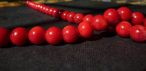 Propriétés, origines et bienfaits du Corail Rouge porté en bijoux