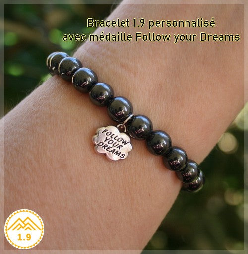 bracelet enfant pierres noir blanc hematite howlite, personnalisé avec médaille Follow Your Dreams