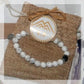 Bracelet femme Perles Howlite blanche Perle onyx noir gravée 1.9 Médaille Never Give Up argent 1.9