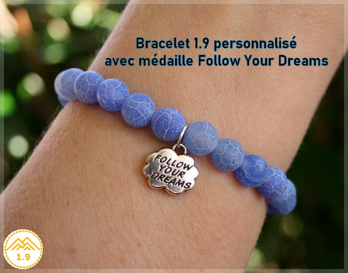 Bracelet femme perles agate bleue lavande 1.9 personnalisé avec médaille Follow Your Dreams